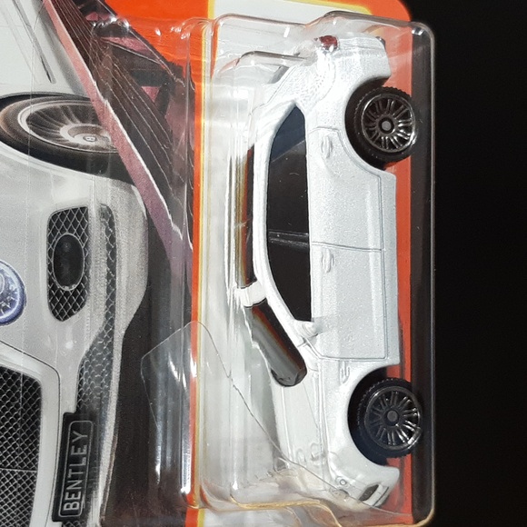 '18 Bentley Bentayga White Matchbox 2023 MBX Metro Collection Diecast Car - Picture 4 of 11